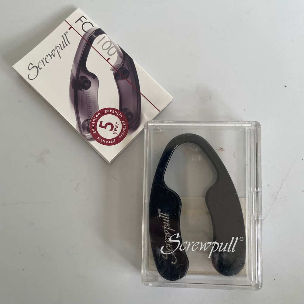 Le Creuset FC100 Foil Cutter, Wine Accessory Foil Cutter - Black with case